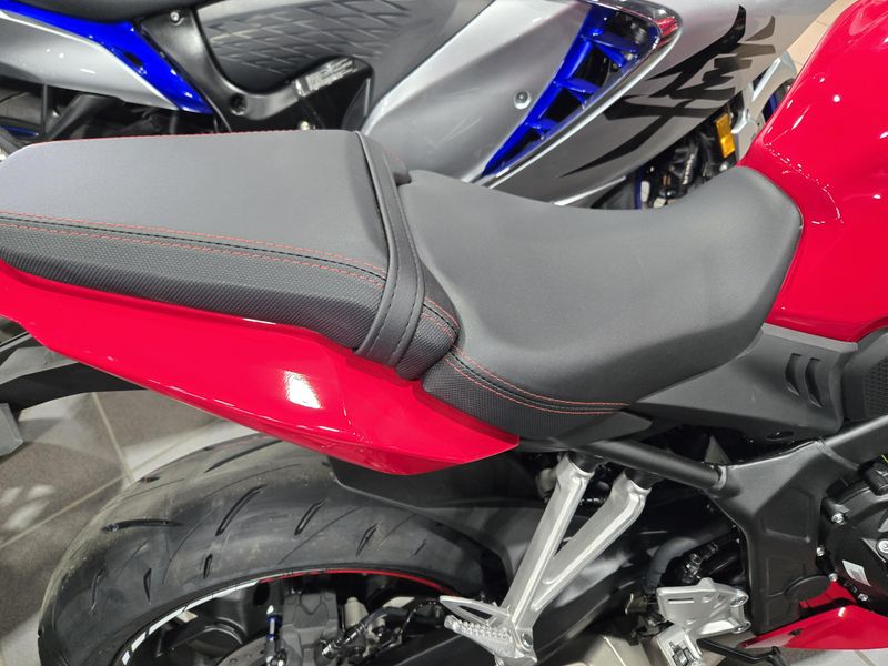 2025 Honda CBR650R ECLUTCH GRAND PRIX RED Image 9