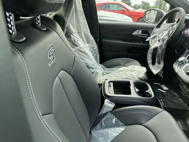 2023 Chrysler Pacifica Touring LImage 21