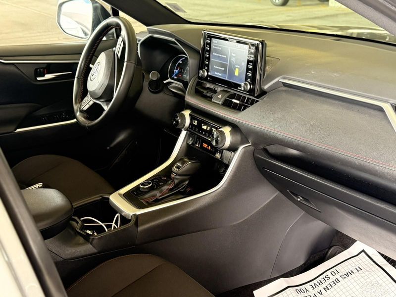 2022 Toyota RAV4 Prime SE photo 14