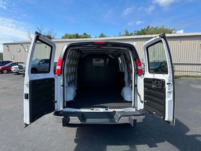 2022 GMC Savana Cargo Work VanImage 14