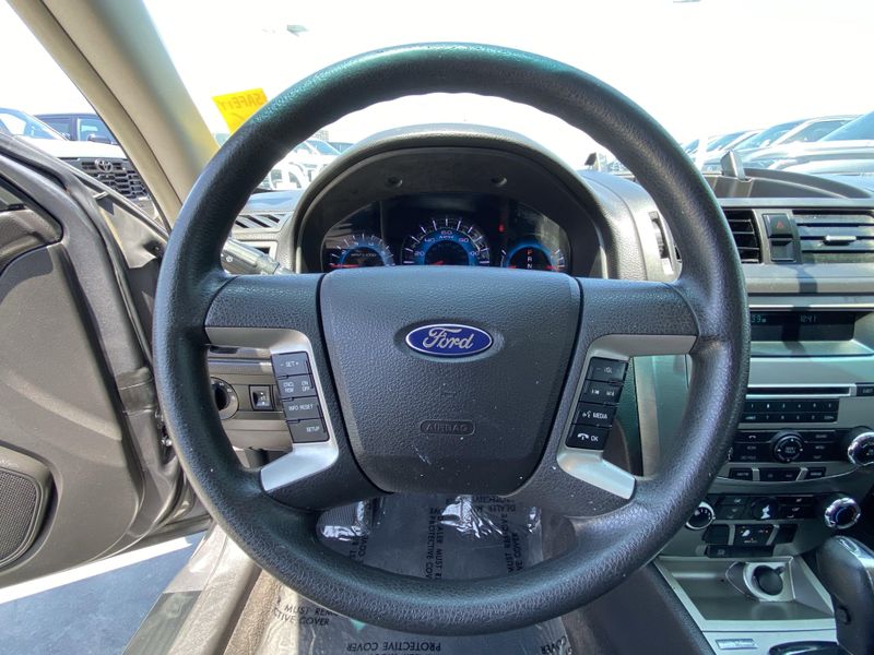 2011 Ford Fusion SEImage 23