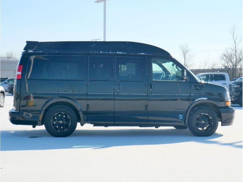 2019 Chevrolet Express 2500 Image 10