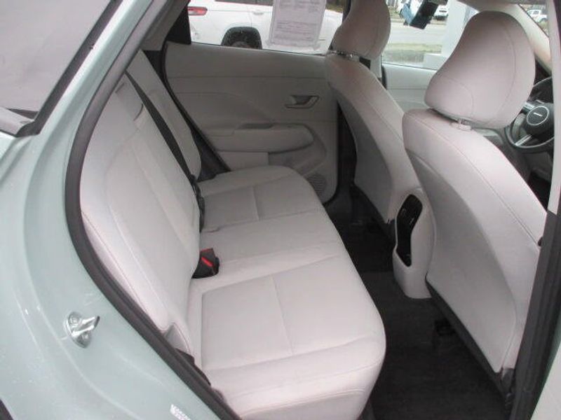 Used 2024 Hyundai Kona SELImage 25