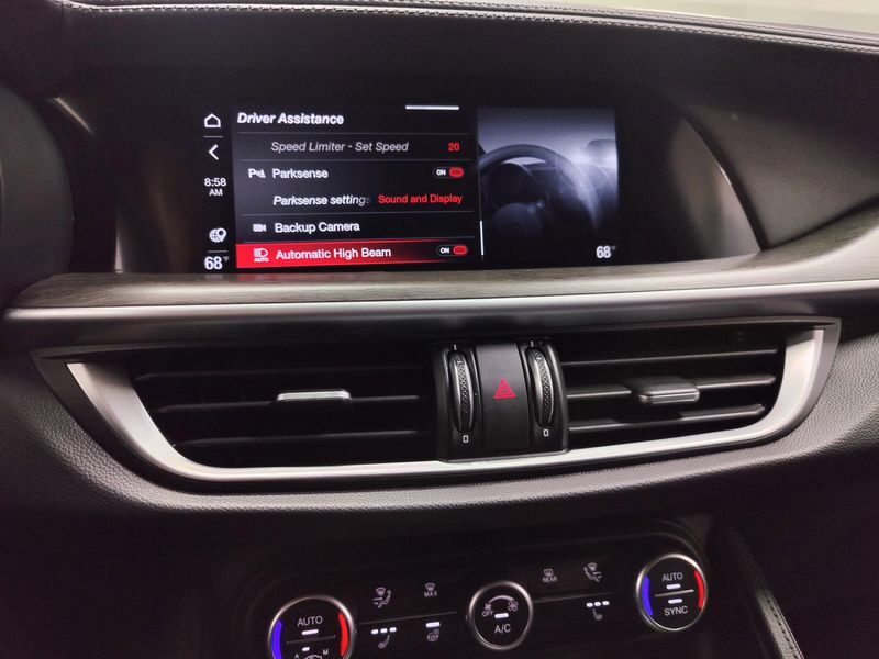 2023 Alfa Romeo Stelvio Ti Premium AWD w/Activ AsstImage 9