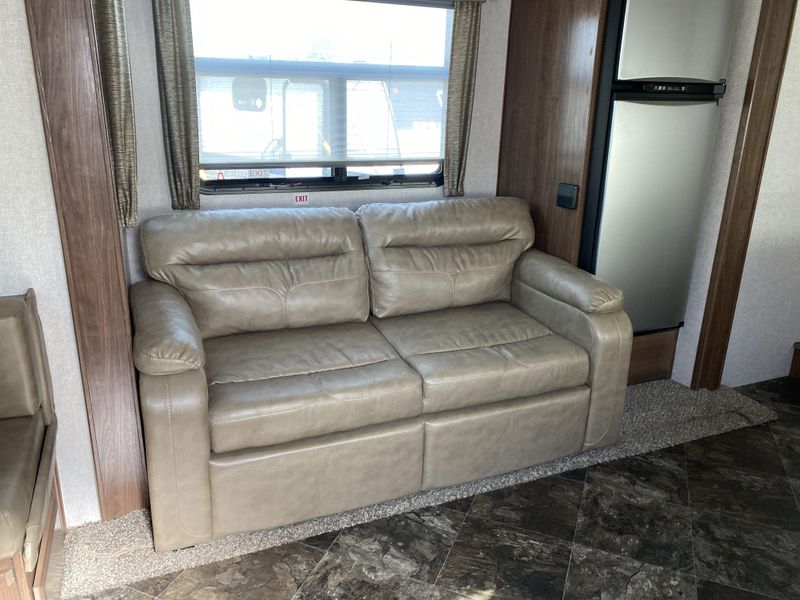 Used 2023 FOX MOUNTAIN 265RDS Image 16
