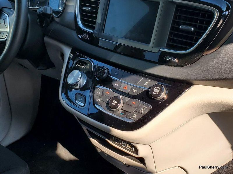 Used 2023 Chrysler Voyager LXImage 30