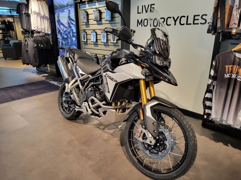 2024 Triumph Tiger 900 RALLY PRO Carbon Black / Sapphire Black 