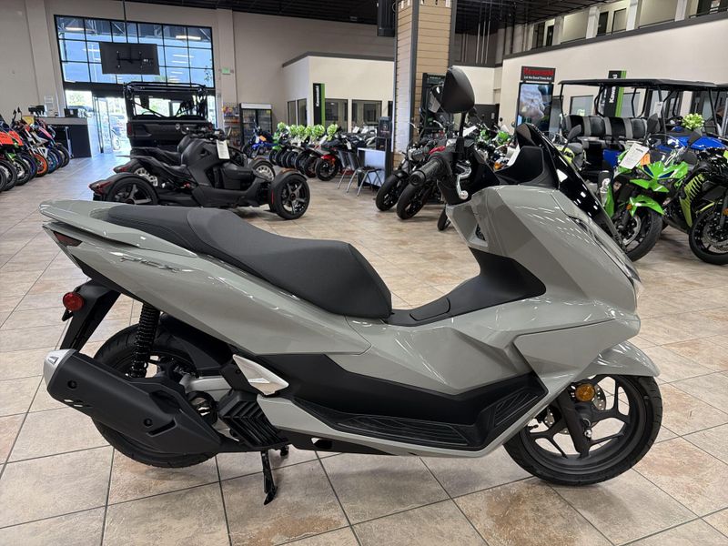New 2025 Honda PCX ABS Image 10