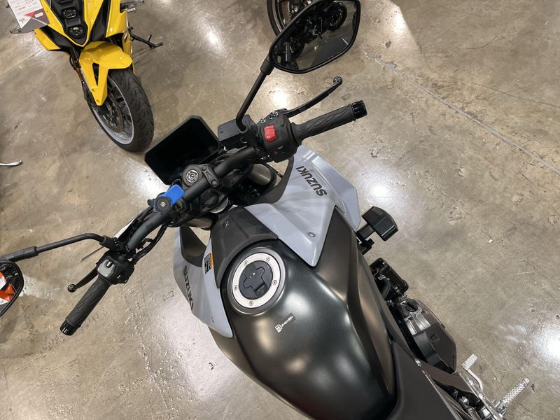 Used 2024 Suzuki GSX-8S CA Image 11