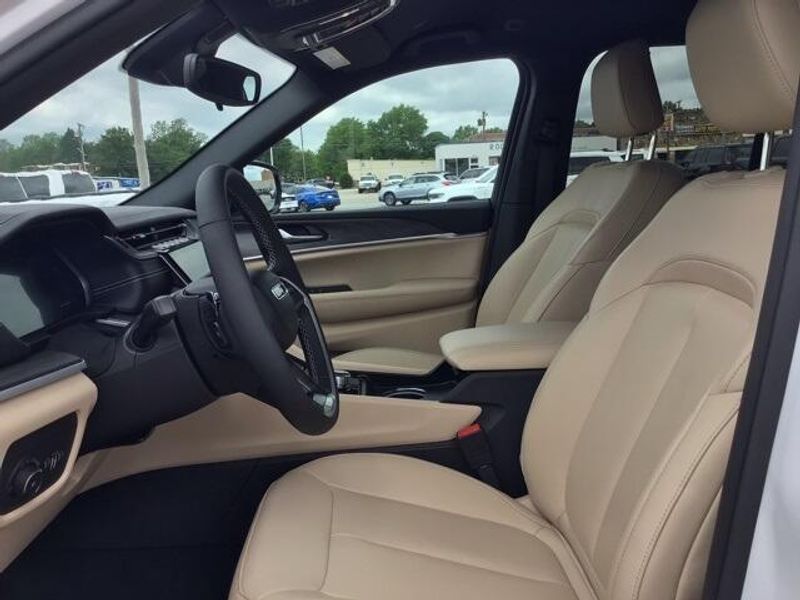 Used 2024 Jeep Grand Cherokee LimitedImage 14