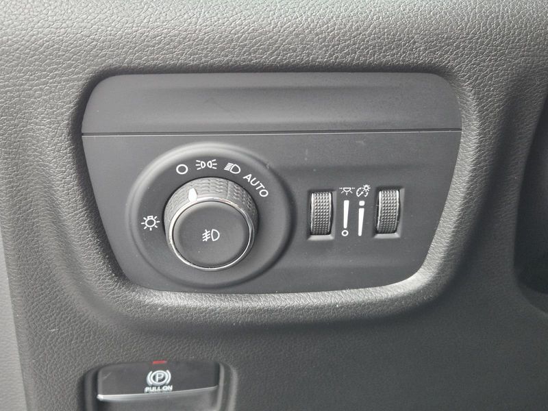 Used 2022 Jeep Grand Cherokee L Limited 4x2