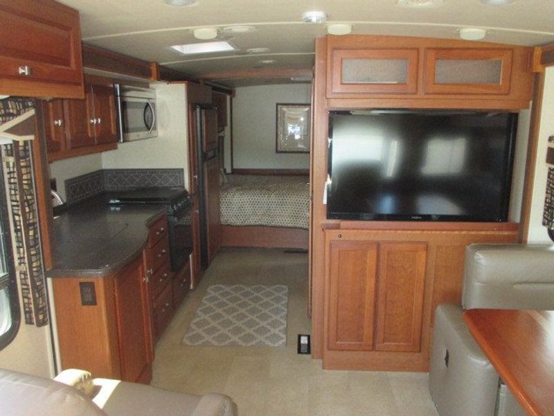 2014 Ford F-53 Motorhome Chassis Image 27