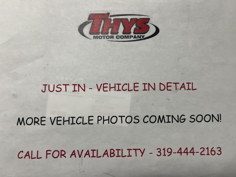 Used 2025 Jeep Grand Cherokee L LaredoImage 2