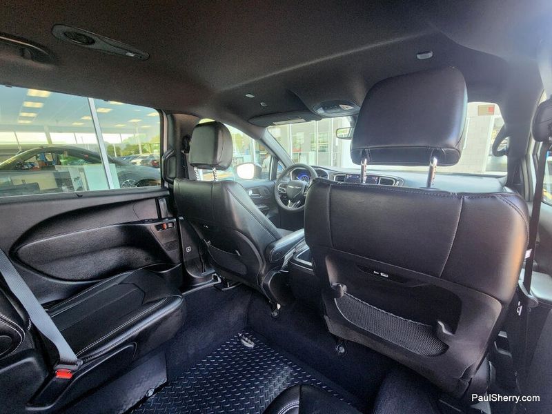 Used 2026 Chrysler Pacifica Select