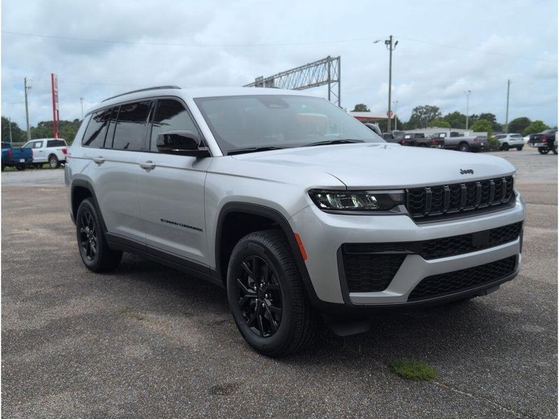 New 2026 Jeep Grand Cherokee L Laredo Altitude 4x4Image 7