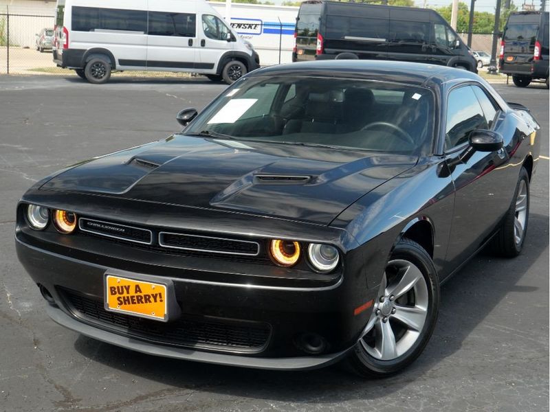 2018 Dodge Challenger SXTImage 8