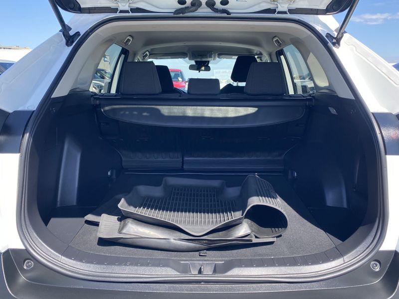 Used 2021 Toyota RAV4 LEImage 13