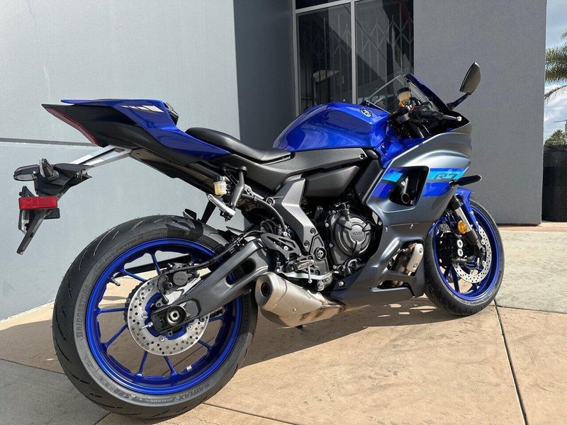 Used 2024 Yamaha YZF-R7 CA Image 2