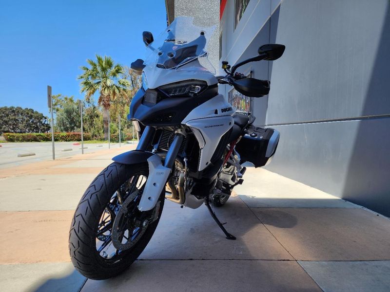 2023 Ducati MULTISTRADA V4 S TRAVEL & RADAR  in a ICEBERG WHITE exterior color. Del Amo Motorsports of South Bay (619) 547-1937 delamomotorsports.com 