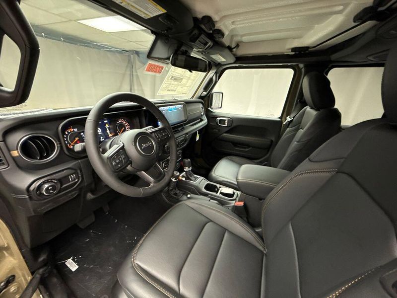 New 2025 Jeep Gladiator High Tide 4x4Image 9