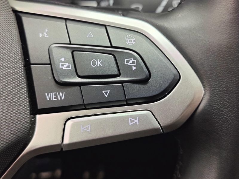 Used 2025 Volkswagen Atlas SEL Premium AWD R-Line w/Sunroof/NavImage 38