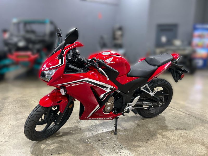 2022 Honda CBR300R Base Image 13