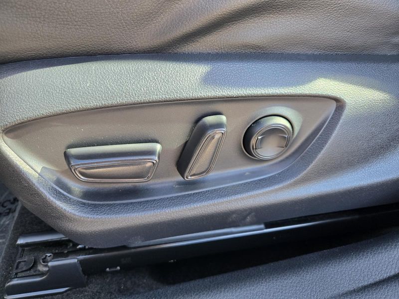 Used 2023 Toyota Camry SE Auto (Natl)