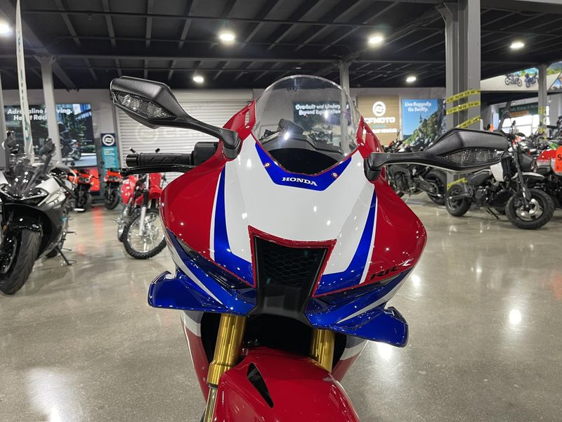 New 2025 Honda CBR1000RR-R FIREBLADE SP Image 20