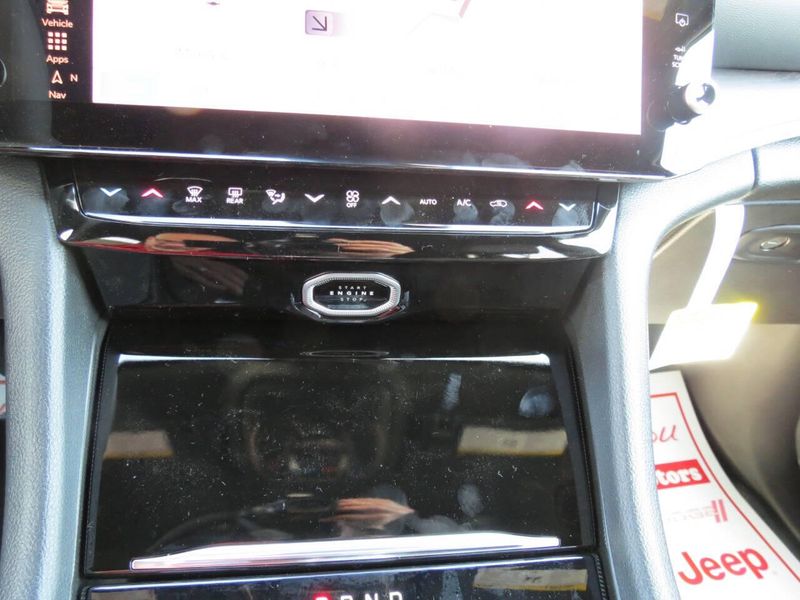 New 2026 Jeep Grand Cherokee Limited 4x4Image 15