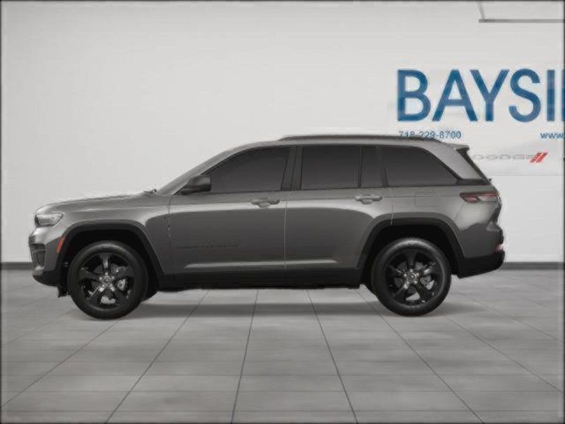 2025 Jeep Grand Cherokee Altitude photo 2