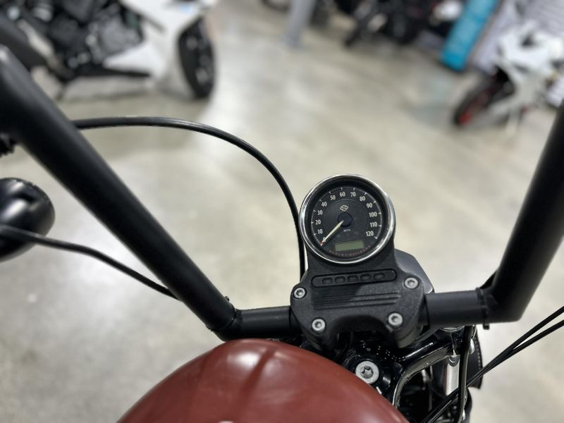 Used 2017 Harley-Davidson SPORTSTER IRON 883 Image 17