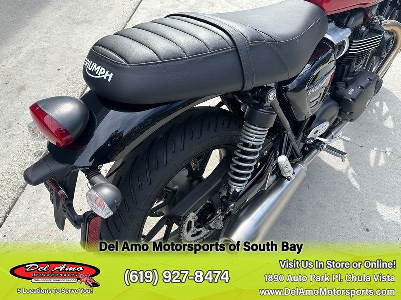 2024 Triumph SPEED TWIN 900  in a CARNIVAL RED/PHANTOM BLACK exterior color. Del Amo Motorsports of South Bay (619) 547-1937 delamomotorsports.com 