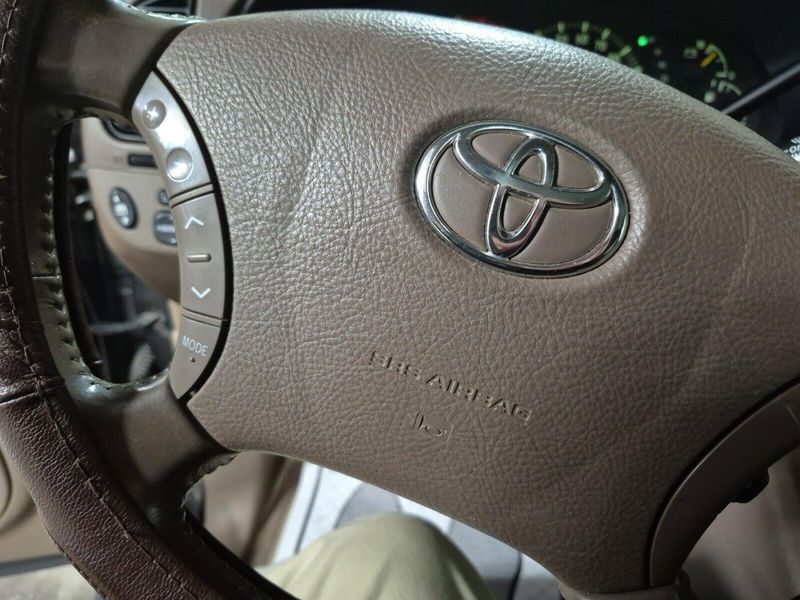 2004 Toyota Tundra LtdImage 26