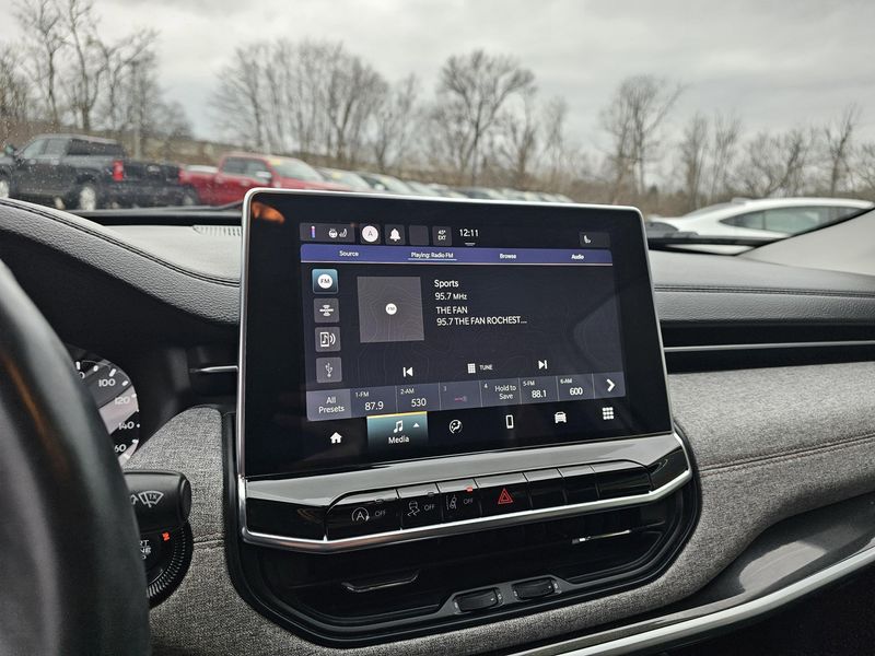 Used 2022 Jeep Compass Latitude LuxImage 13