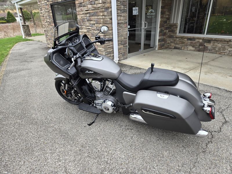 2024 Indian Motorcycle CHALLENGER TITANIUM SMOKE 49ST Base Image 3