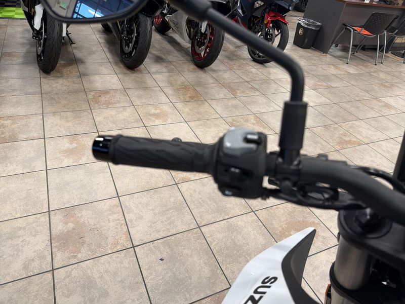 Used 2023 Suzuki GSX-8S Image 15