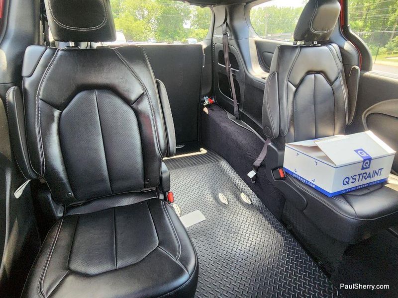 New 2025 Chrysler Voyager LXImage 5