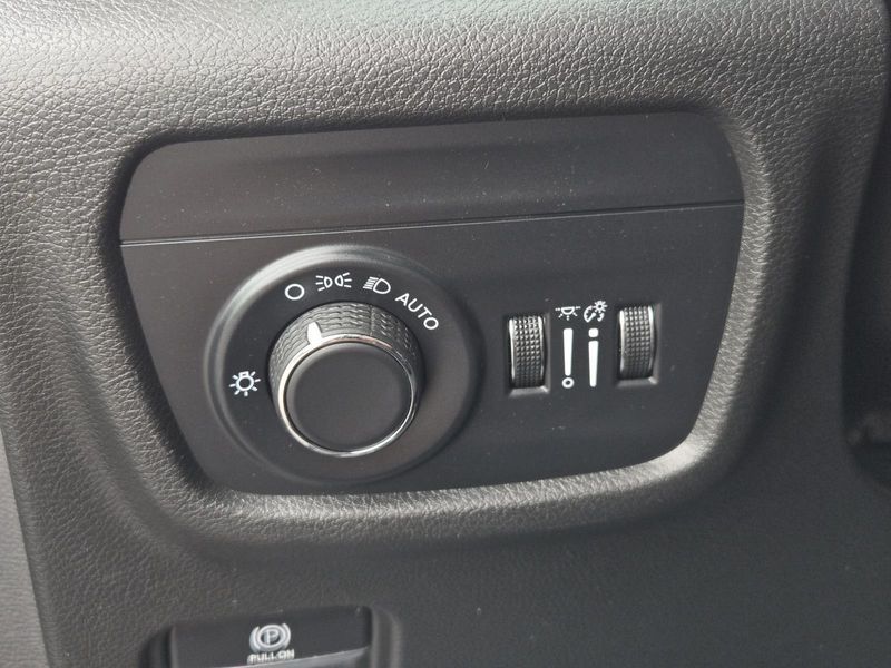 Used 2024 Jeep Grand Cherokee L Laredo X 4x2