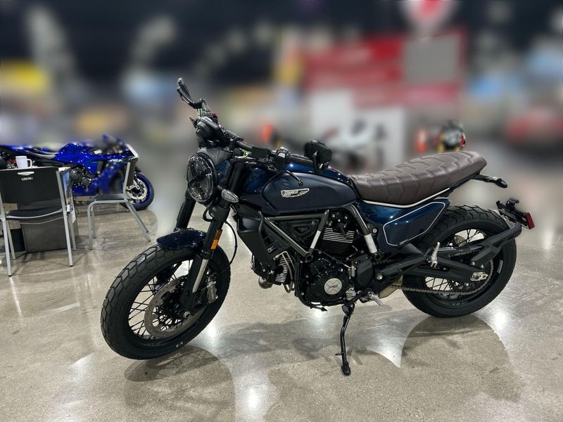 New 2025 Ducati SCRAMBLER 800 NIGHTSHIFT Image 10
