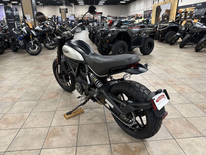 Used 2022 Ducati SCRAMBLER ICON DARK Image 15