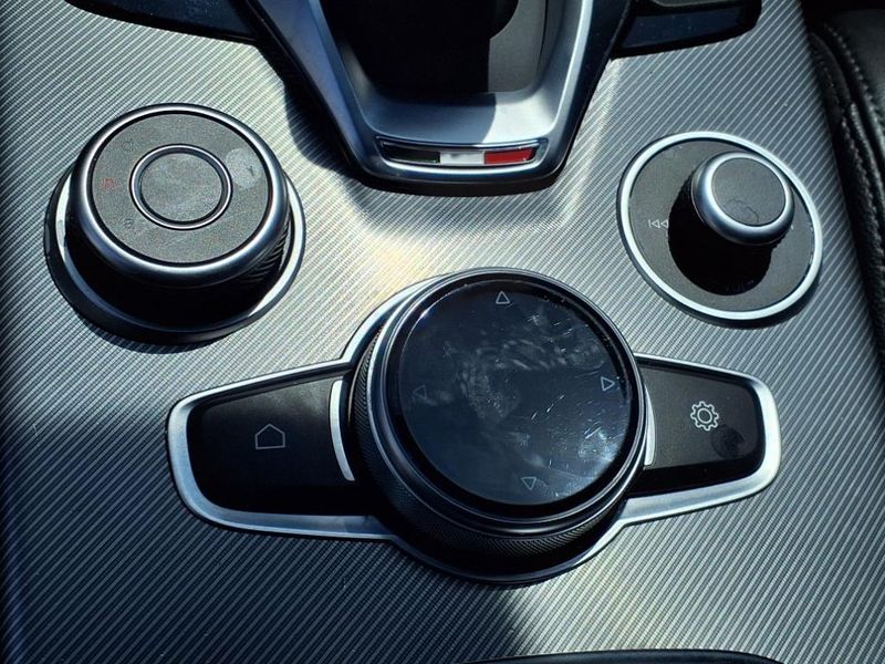 2022 Alfa Romeo Stelvio VeloceImage 24