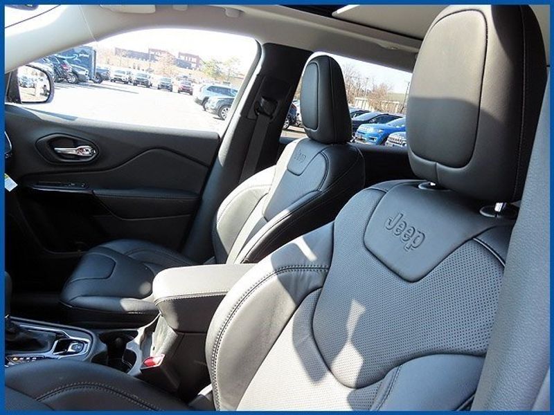 2023 Jeep Cherokee AltitudeImage 13