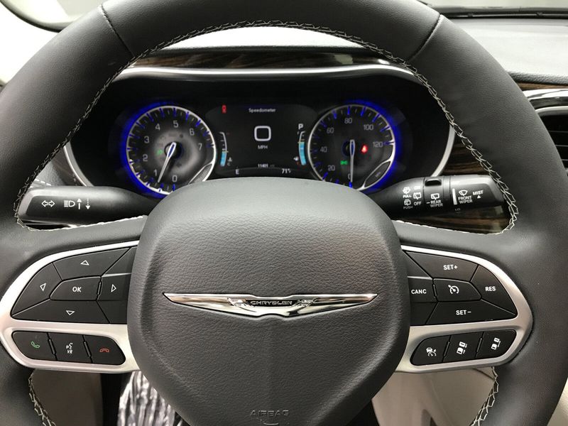 2023 Chrysler Pacifica LimitedImage 6