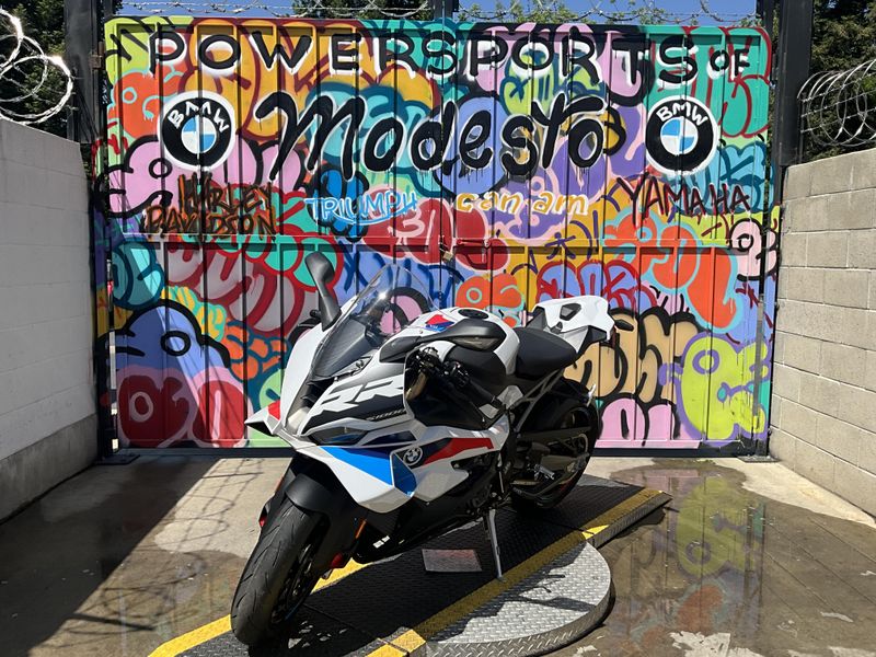 2025 BMW S 1000 RR Image 3