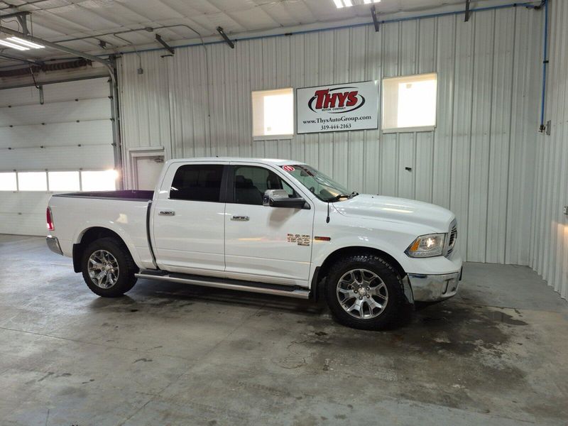 2019 RAM 1500 Classic LaramieImage 3