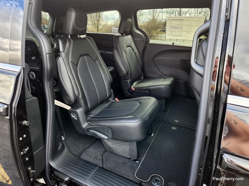 New 2026 Chrysler Voyager Lx