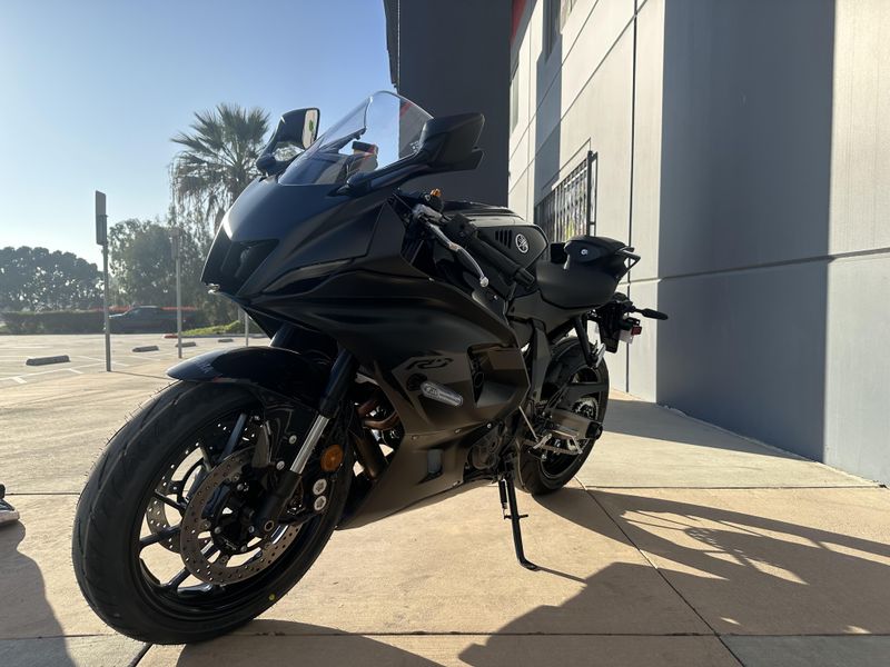 2025 Yamaha YZF-R7 Image 2