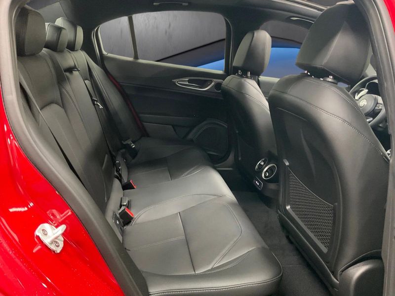 New 2025 Alfa Romeo Giulia AwdImage 12