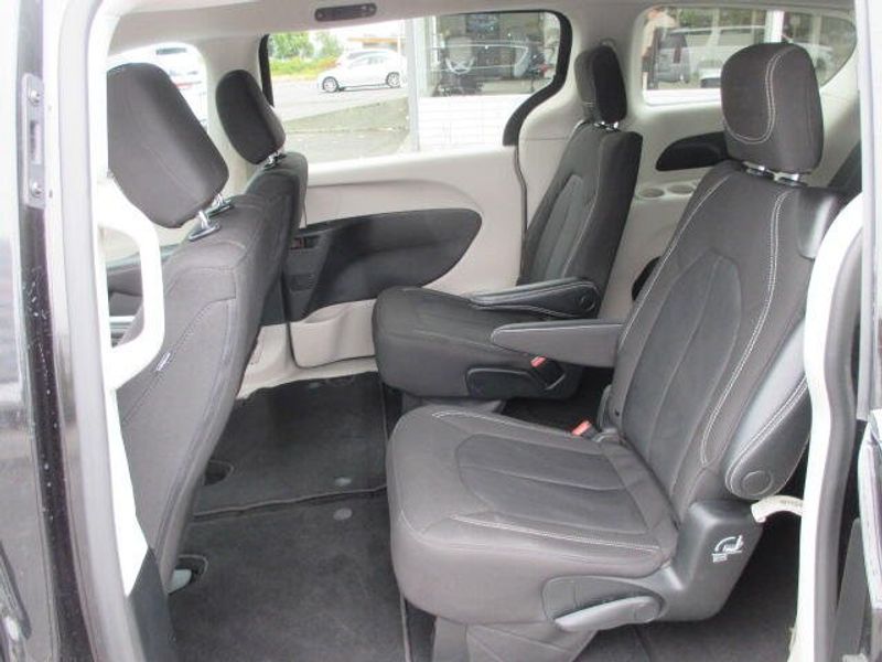 Used 2023 Chrysler Voyager LXImage 22