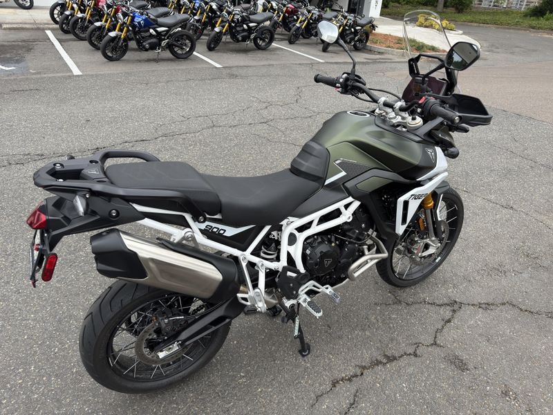 2024 Triumph Tiger 900 Rally Pro - KHAKI GREEN - PHANTOM BLACK 
